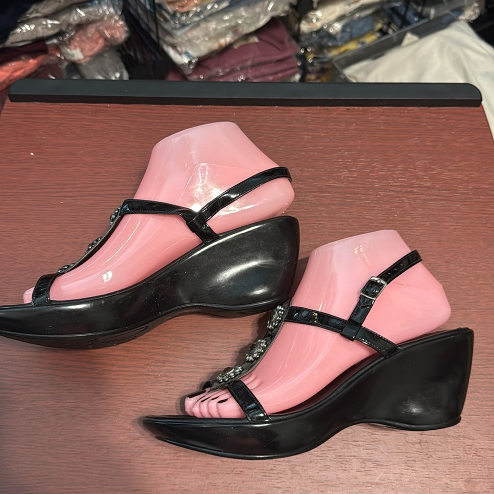 Athena Alexander Black Sandals with Floral Embellishments - Picture 3 of 4